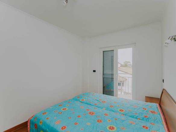 zambratija stan u drugom redu do mora sa otvorenim pogledom na more