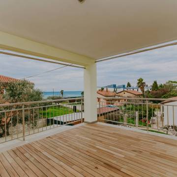 zambratija stan u drugom redu do mora sa otvorenim pogledom na more