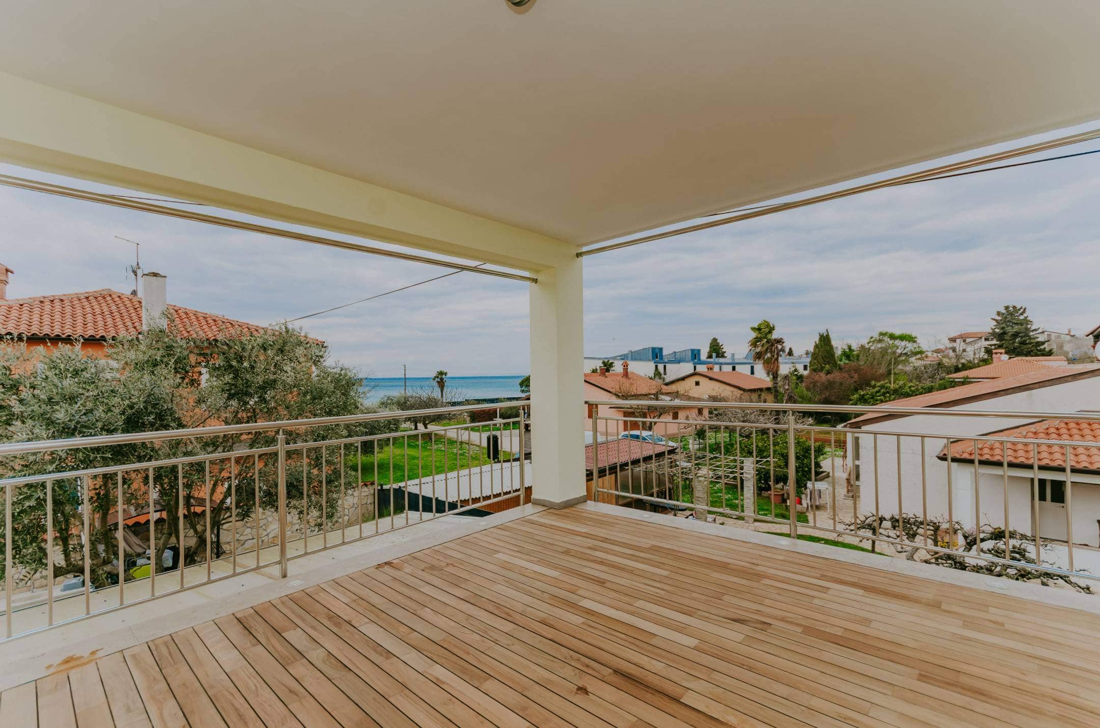 zambratija stan u drugom redu do mora sa otvorenim pogledom na more zambratija stan u drugom redu do mora sa otvorenim pogledom na more