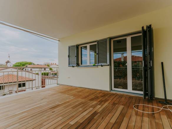 zambratija stan u drugom redu do mora sa otvorenim pogledom na more