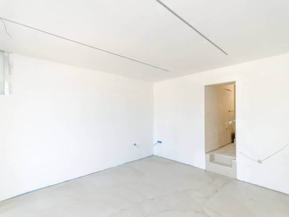 Замбратия отремонтированная квартира на первом этаже с видом на море