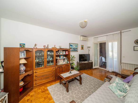 Umag geräumige Wohnung mit wunderschönem Blick auf das Meer und den Yachthafen