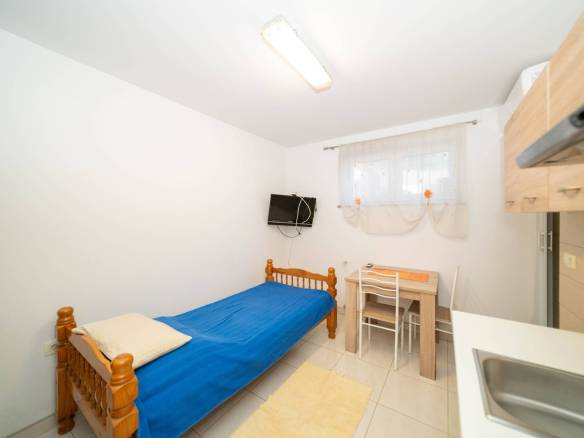 umag area apartment with garden sea view and included studio in the vicinity of umag