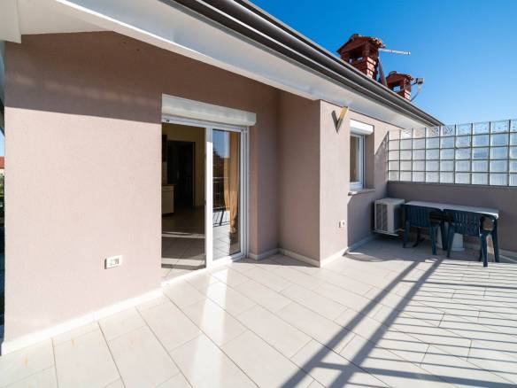 umag area apartment with garden sea view and included studio in the vicinity of umag