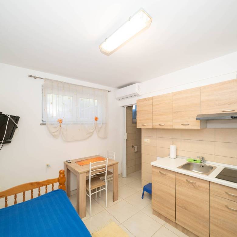 umag area apartment with garden sea view and included studio in the vicinity of umag