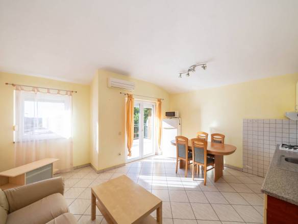 umag area apartment with garden sea view and included studio in the vicinity of umag