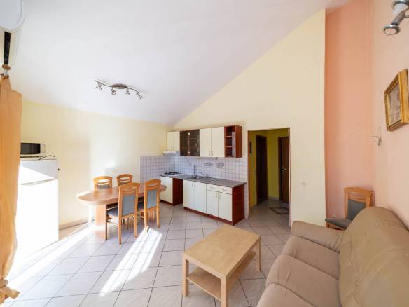 umag area apartment with garden sea view and included studio in the vicinity of umag